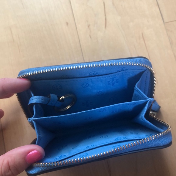 NEVER USED Tory Burch coin wallet - Picture 2 of 3